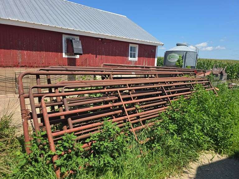 4 pipe gates (1) 14' and (3) 16' x 4 image