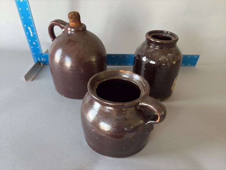 Brown crockery includes sealing jar, jug, bean pot with handle image