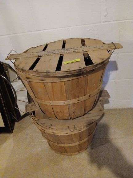 2 bushel baskets w/ lids