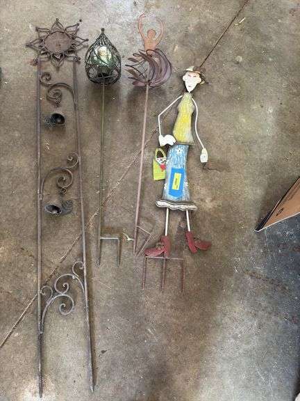 Four pieces yard art image
