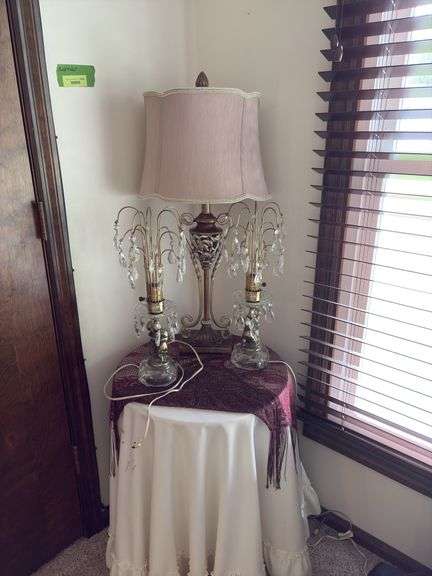 Modern round table with cover and three lamps image