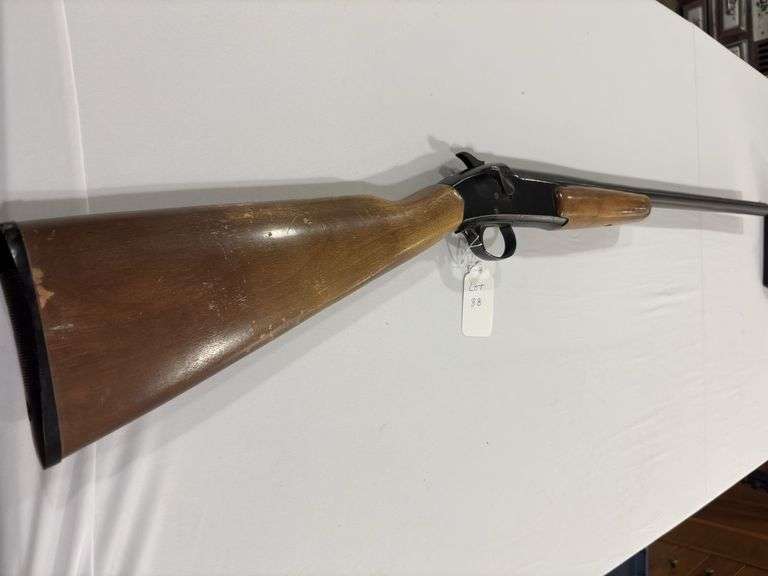 Springfield/Savage Arms shotgun Model 944 Series A, S#R078336, 12 gauge image