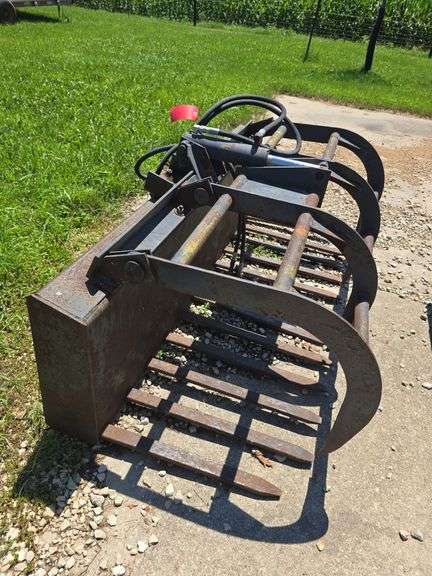 65" tine bucket w/ grapple attachment Mustang mtgs image