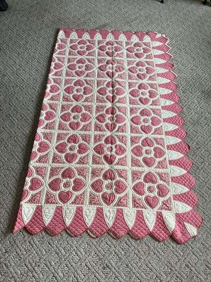 Pink and white heart pattern quilt 81 x 93 MP, HQ image