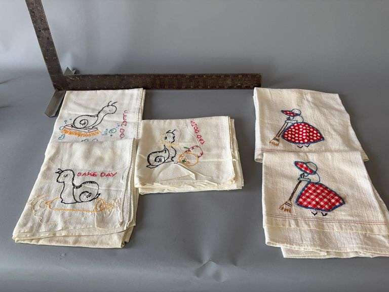 Five days of the week style towels-one set of three and a pair image