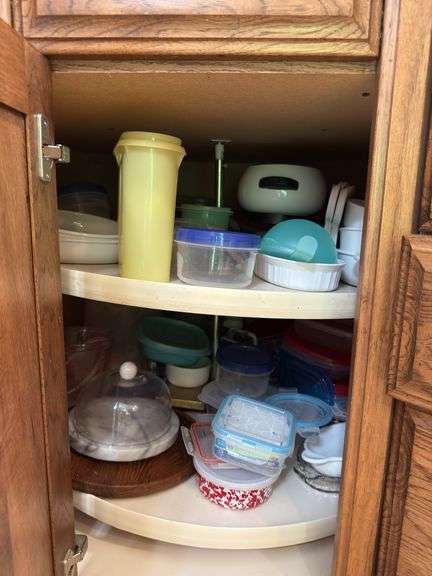 Plastic storage dishes, pie plates, Tupperware, fondue pot etc “F” image