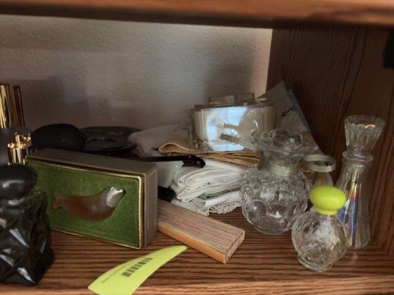 Metal ring box, perfume atomizer, handiwork, etc...