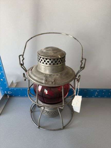 C.B.&Q.R.R. railroad lantern The Adam’s & Westlake CO. red globe, Adlake Kero 4-34  Canada 1921-1923. See photos image