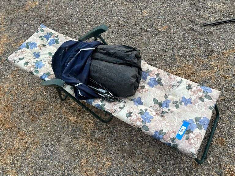 Ultra camp lounger and tent image