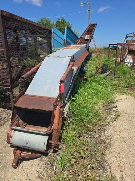 Kewannee 40' pto elevator w/ hopper image