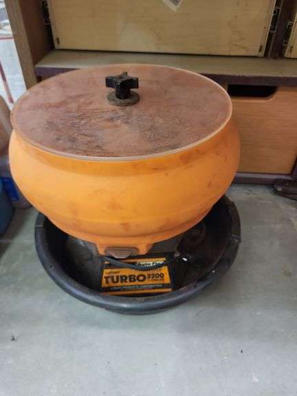 Turbo tumbler with media image