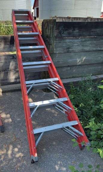8’ double sided step ladder image