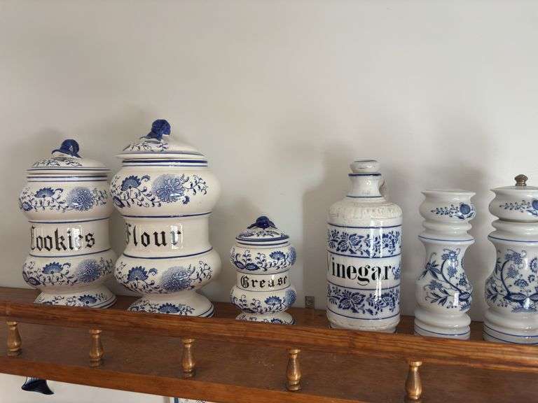 Blue Onion Canisters, salt and pepper shakers, single plate image
