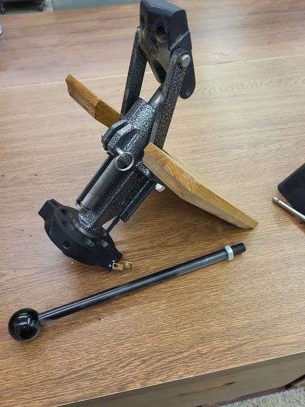 Reloading press image
