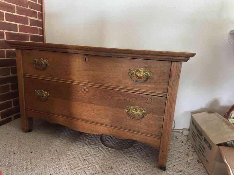 Oak 2 drawer lowboy dresser 20D x 42L x 25H, could have been bottom to gentleman's dresser ??? image