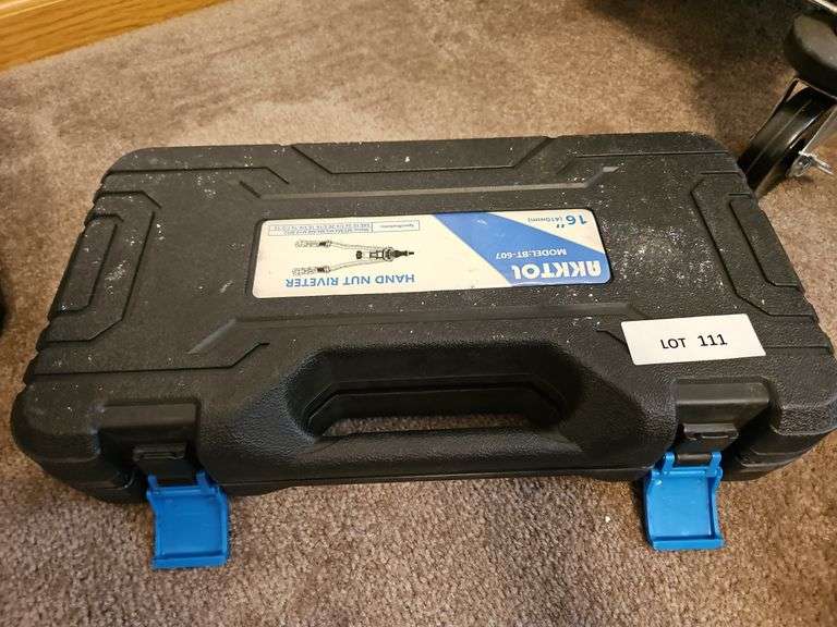 Hand Nut Riverter Tool in Case