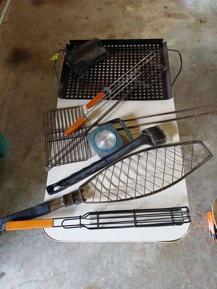 Grilling pan and speciality grilling accessories image