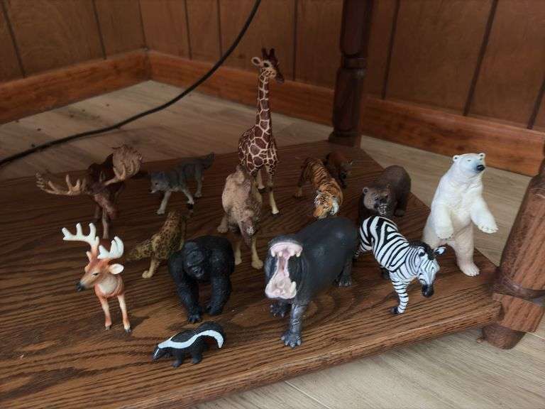 Collection of resin animals, most appear to be Schleich image