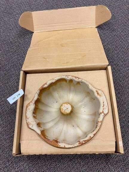 Pampered Chef Fluted Pan image