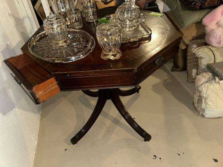 30" octagon Duncan Phyfe table w/ 2 drawers and leather top NO CONTENTS