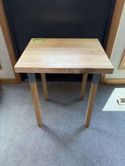 20x23x28 table Great for just about anything! image