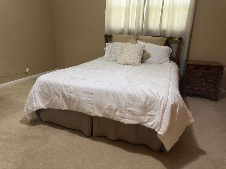 Queen size bed w/ headboard and nightstand, bedding and all including Therapedic mattress