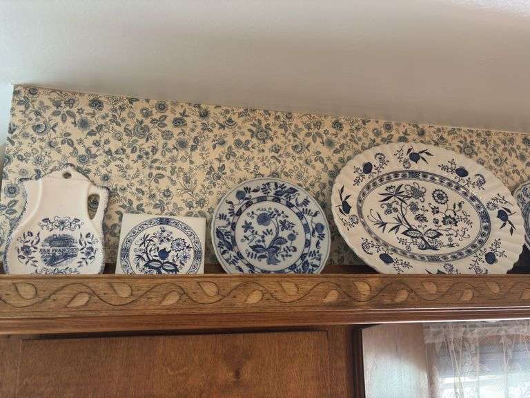 Blue Onion plates image