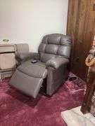 Golden Power Lift & Recline chair Looks new!