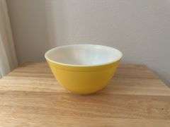 Pyrex No. 402 yellow mixing bowl