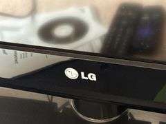 LG 32” flatscreen TV model 32LH20 with Roku
