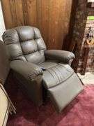 Golden Power Lift & Recline chair Looks new!