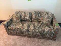 Beautiful vintage hide-a-bed w/ matching pillows