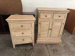 2 modern cabinets 12 x 24 and 15 x 20
