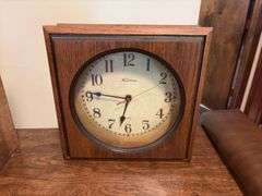 Sexton battery operated wall clock