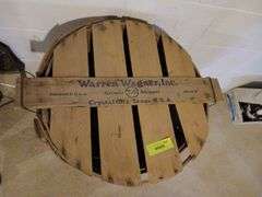 2 bushel baskets w/ lids