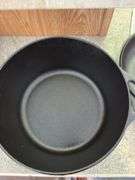Lodge cast iron dutch oven