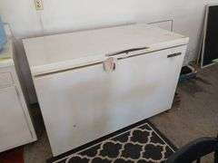 Signature chest freezer