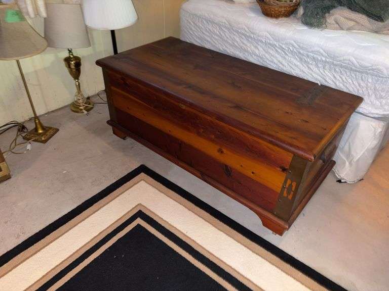 Farley & Loetscher Mfg Co cedar chest Dubuque, Iowa image