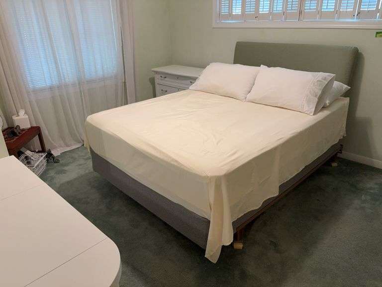 Queen size bed with homemade headboard, Denver Mattress Co Doctors Choice Elite mattress & box spring, metal frame and all linens Very clean!!! image