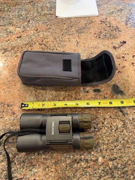 Meade Binoculars 16x32 with case image