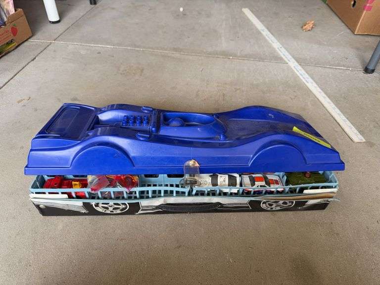 Matchbox car case with cars shown image