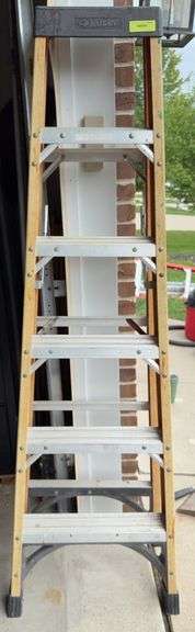 Husky 6' fiberglas step ladder image