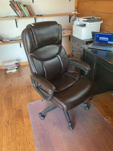Office chair and floor mat image