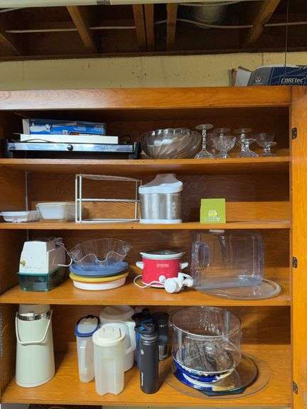 Hot plate, mini crock pot, ice crusher, thermos flasks, electric knife and more image