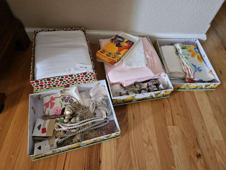 Napkins and Holders, Table Cloths image