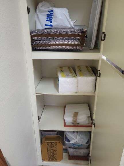 Seat cushions and napkins image