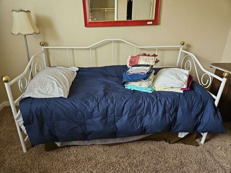 Trundle Bed (has both mattresses), Sheets, Floor Lamp image