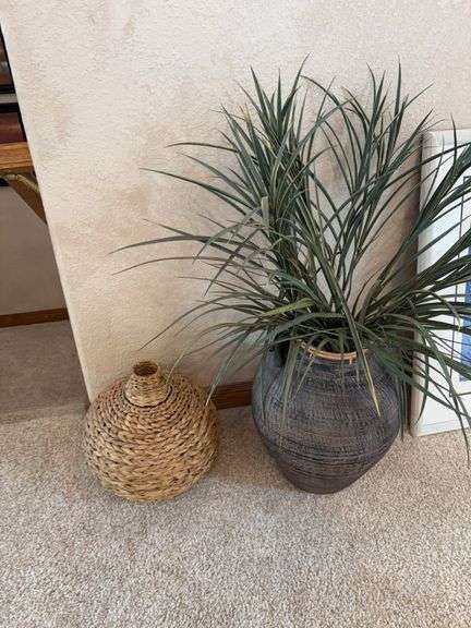 Ceremic pot, wicker pot image