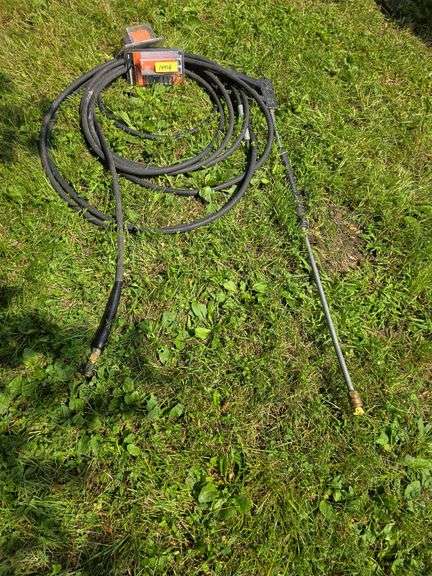 Pressure washer hose & gun, quick connect and flow regulator image