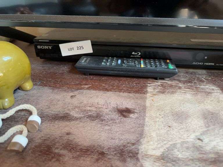 Sony BlueRay player with remote image